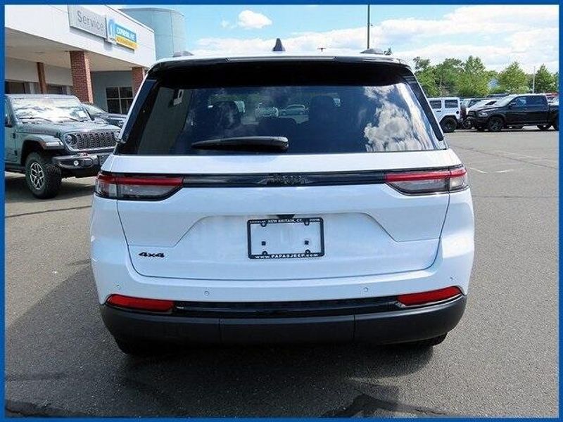 New 2025 Jeep Grand Cherokee Altitude XImage 6