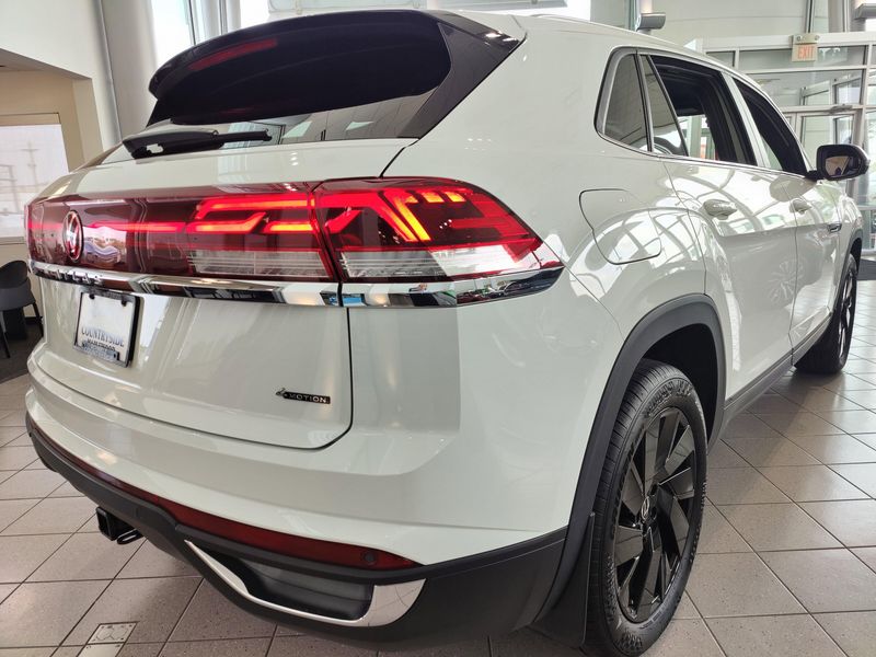 2025 Volkswagen Atlas Cross Sport SE AWD w/Technology/SunroofImage 11