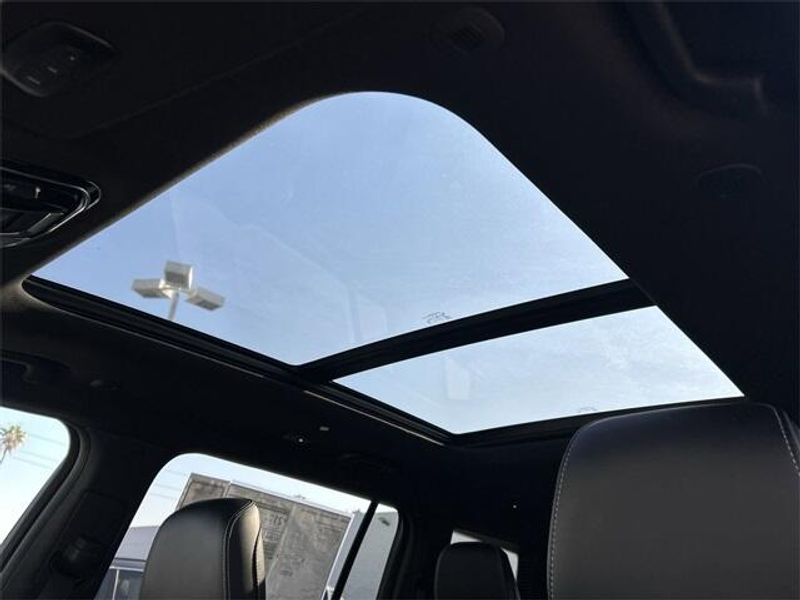 New 2024 Jeep Grand Cherokee L Overland 4x4Image 21