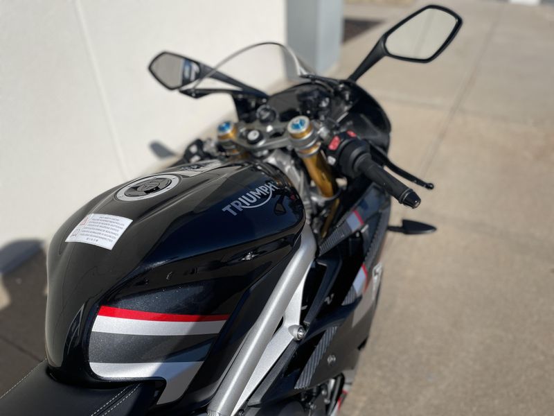 2021 Triumph DAYTONA MOTO 2 Image 9