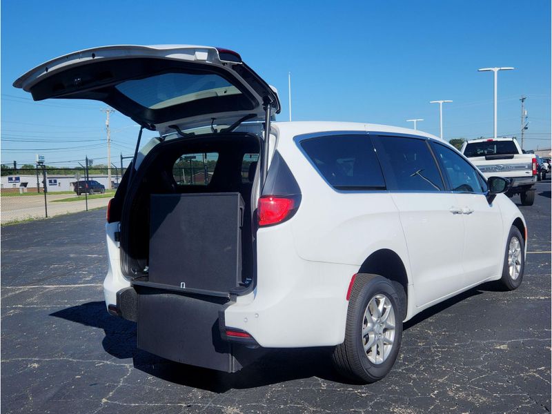 New 2026 Chrysler Voyager Lx