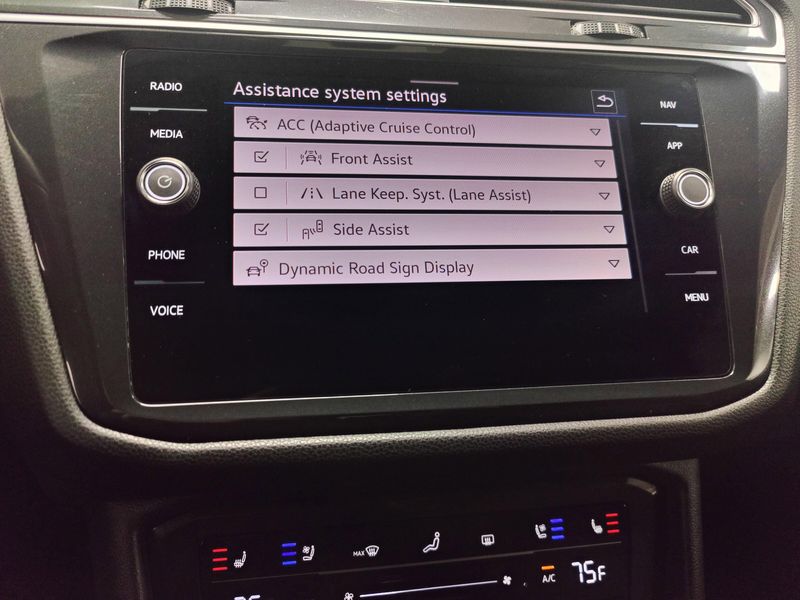 Used 2024 Volkswagen Tiguan AWD SEL R-Line w/Sunroof/NavImage 10