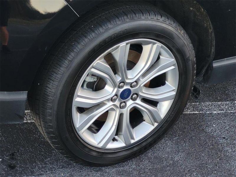 2022 Ford Edge TitaniumImage 7