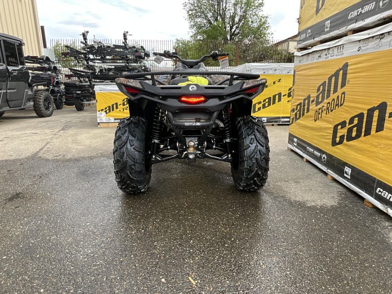 2025 Can-Am OUTLANDER 700 Image 6