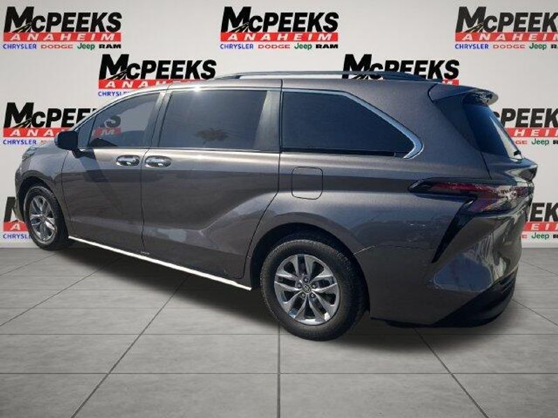 Used 2023 Toyota Sienna XLEImage 3