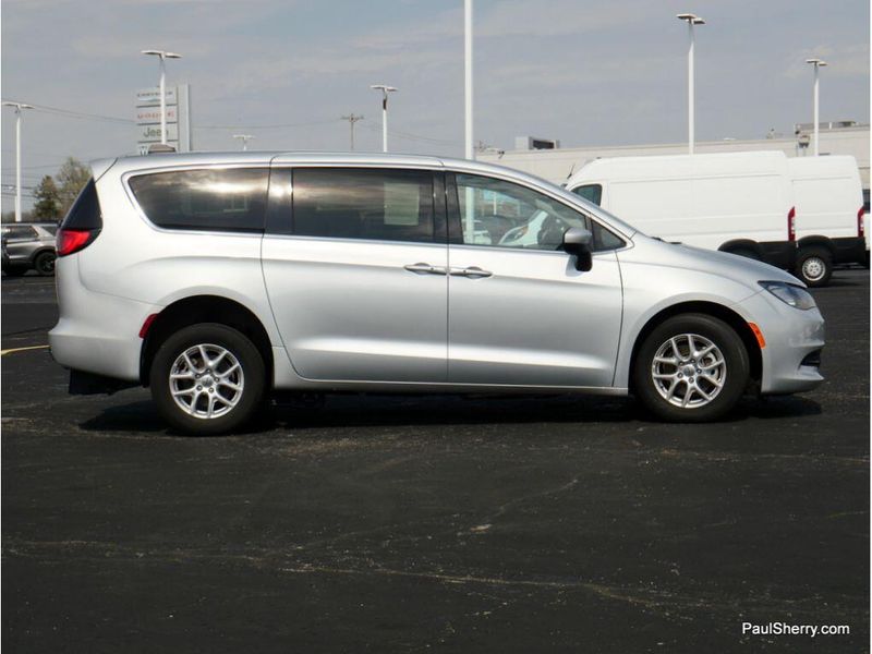 2023 Chrysler Voyager LXImage 26
