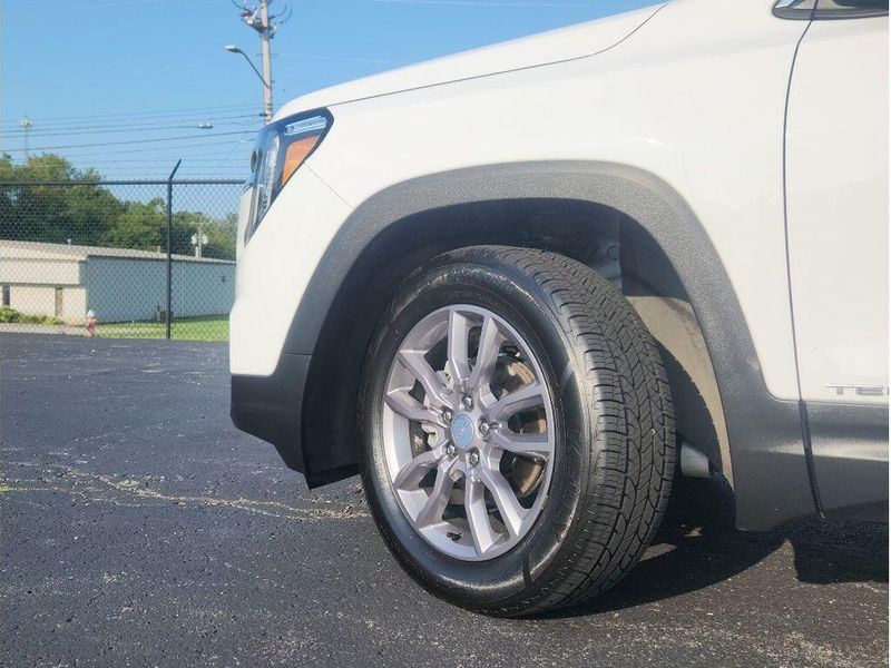 Used 2024 GMC Terrain SLT