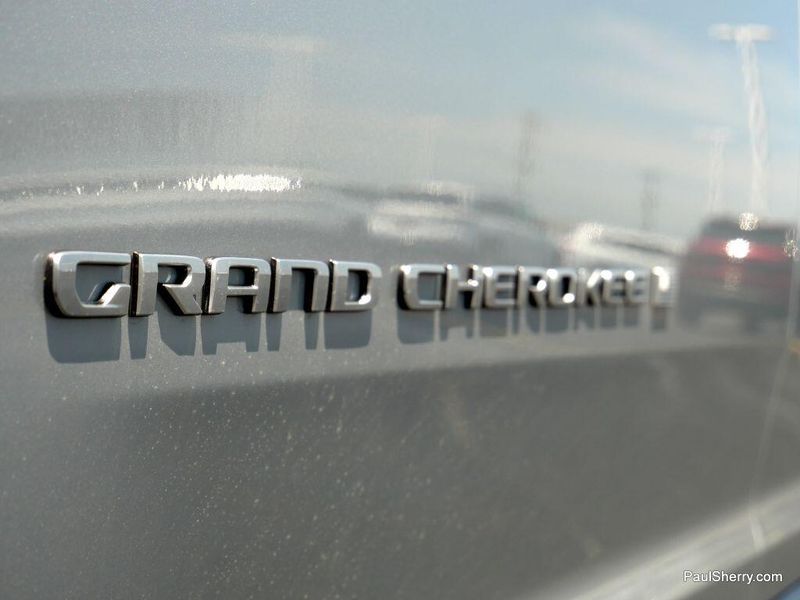 2025 Jeep Grand Cherokee Limited photo 13