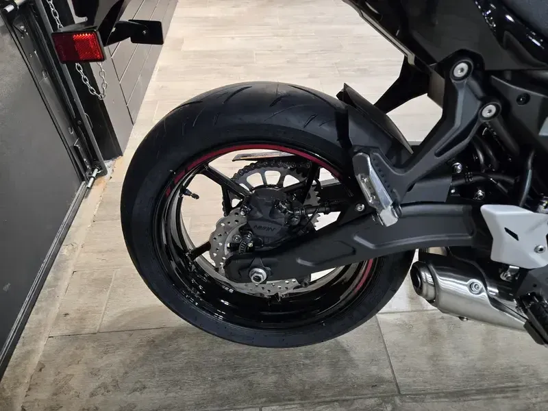 NEW 2025 KAWASAKI Z650 Image 2