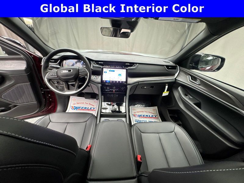 2025 Jeep Grand Cherokee L Limited 4x4Image 8