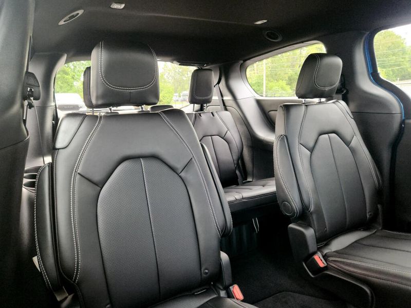 New 2027 Chrysler Pacifica Select