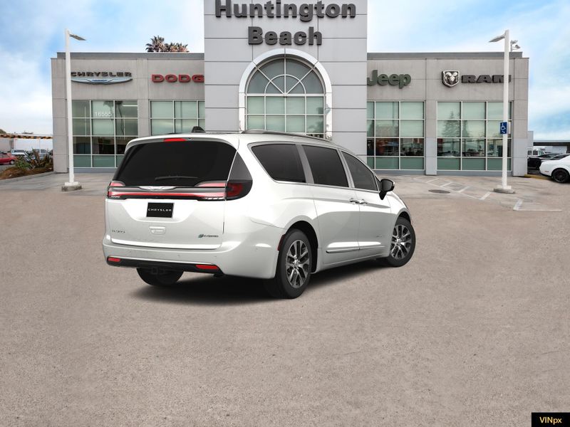 2025 Chrysler Pacifica Hybrid PinnacleImage 7