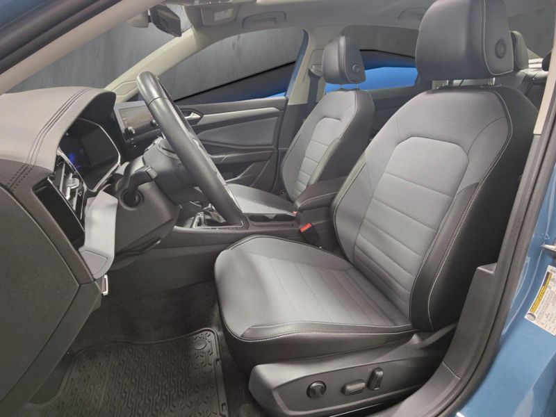 Used 2026 Volkswagen Jetta SE w/SunroofImage 11