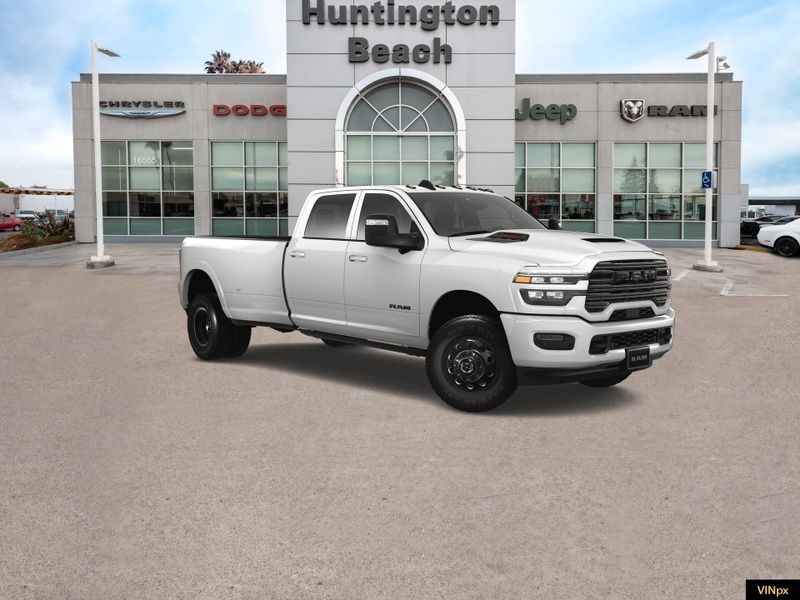 2025 RAM 3500 Laramie Crew Cab 4x4 DuallyImage 11