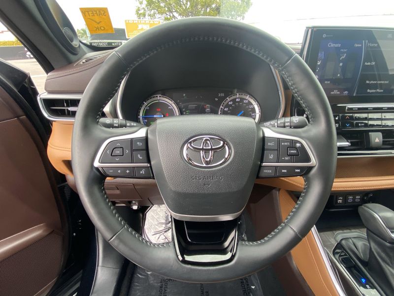 2022 Toyota Highlander PlatinumImage 26