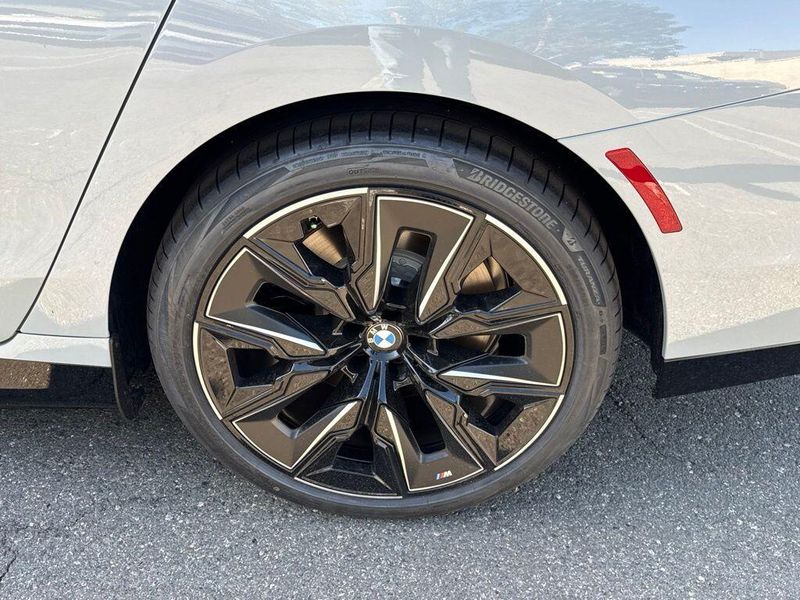 New 2026 BMW 7 Series 750e xDriveImage 13