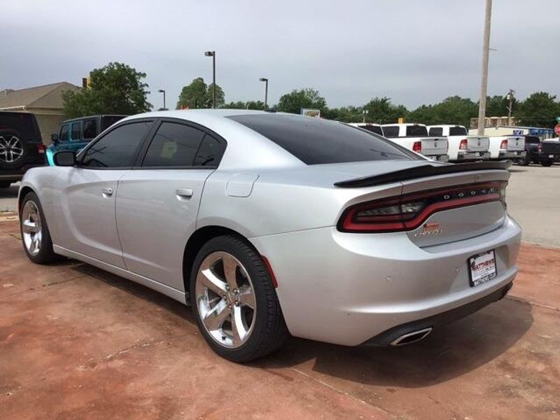 2019 Dodge Charger SXTImage 3