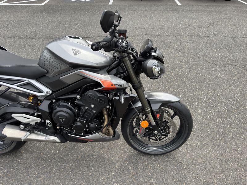 2025 Triumph Street Triple 765 RS - SILVER ICE 