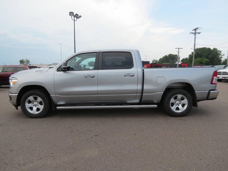 Used 2022 RAM 1500 Big Horn 4x4 4dr Crew Cab 6.4 ft. SB PickupImage 5