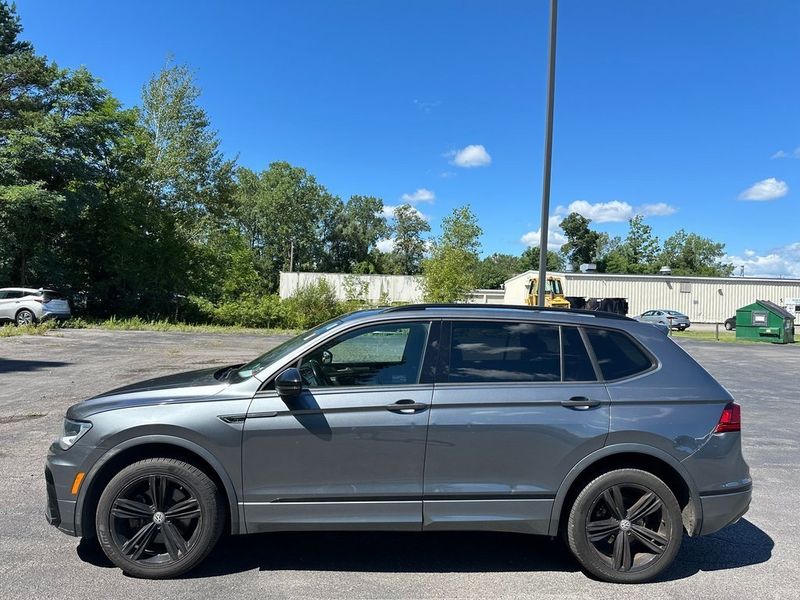 2019 Volkswagen Tiguan 2.0T SEL R-LineImage 9