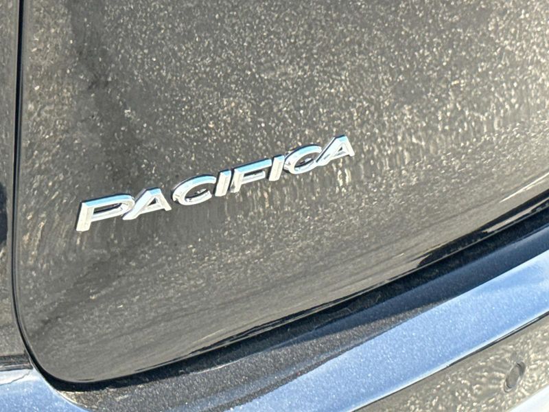New 2027 Chrysler Pacifica Select Awd