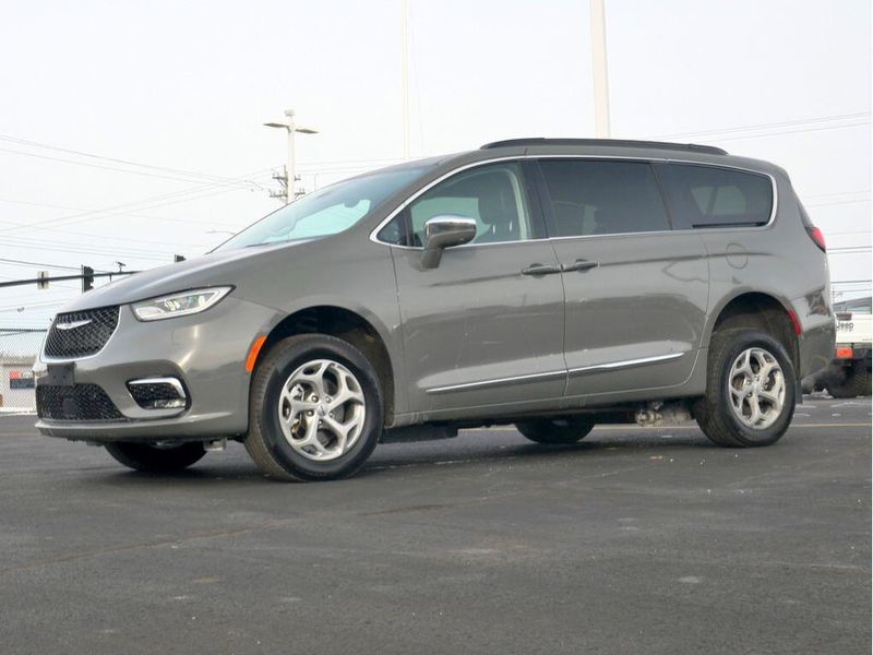 2022 Chrysler Pacifica LimitedImage 9