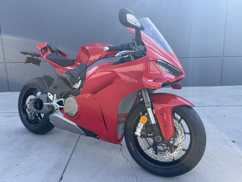New 2025 Ducati PANIGALE V4 Image 8