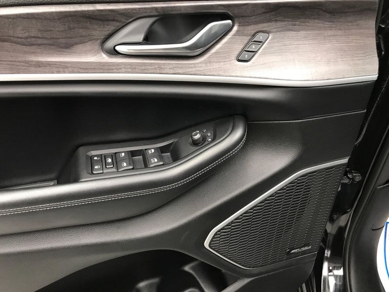 Used 2022 Jeep Grand Cherokee LimitedImage 3