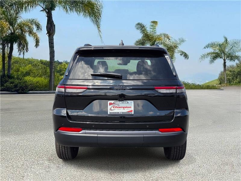 New 2026 Jeep Grand Cherokee Laredo Altitude 4x2