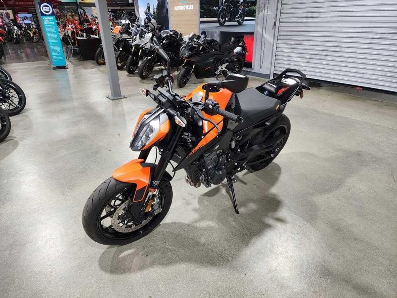 Used 2022 KTM 890 DUKE Image 4
