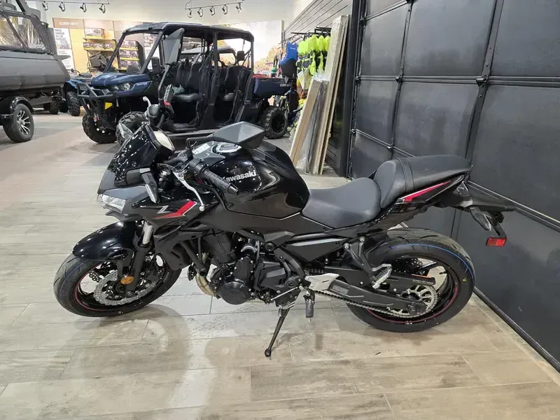 NEW 2025 KAWASAKI Z650 Image 4