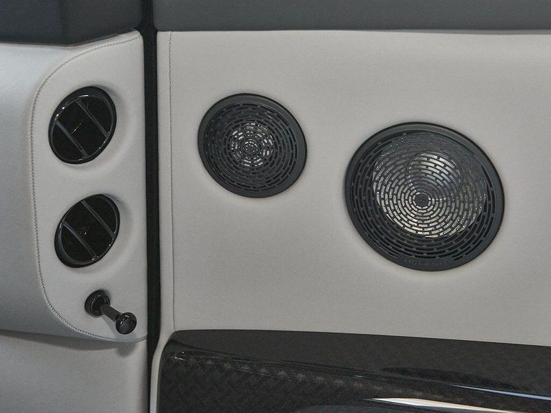 New 2026 Rolls-Royce Cullinan Black BadgeImage 24