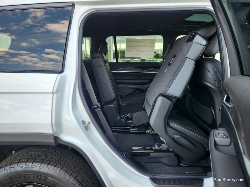 New 2026 Jeep Grand Cherokee L Laredo Altitude 4x4