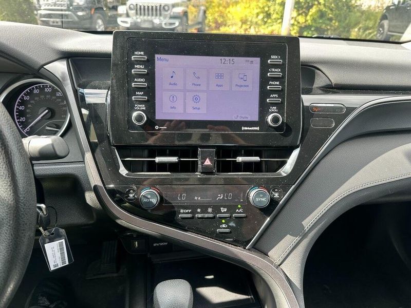 2023 Toyota Camry LE photo 4