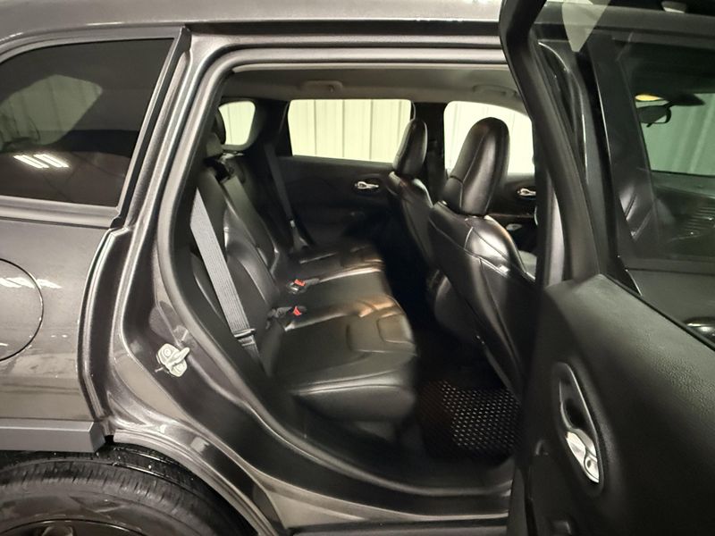 Used 2020 Jeep Cherokee AltitudeImage 10