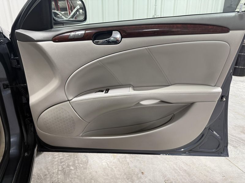 Used 2010 Buick Lucerne CXLImage 11