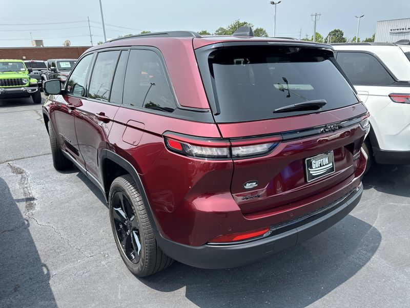 New 2025 Jeep Grand Cherokee Limited 4x4Image 9