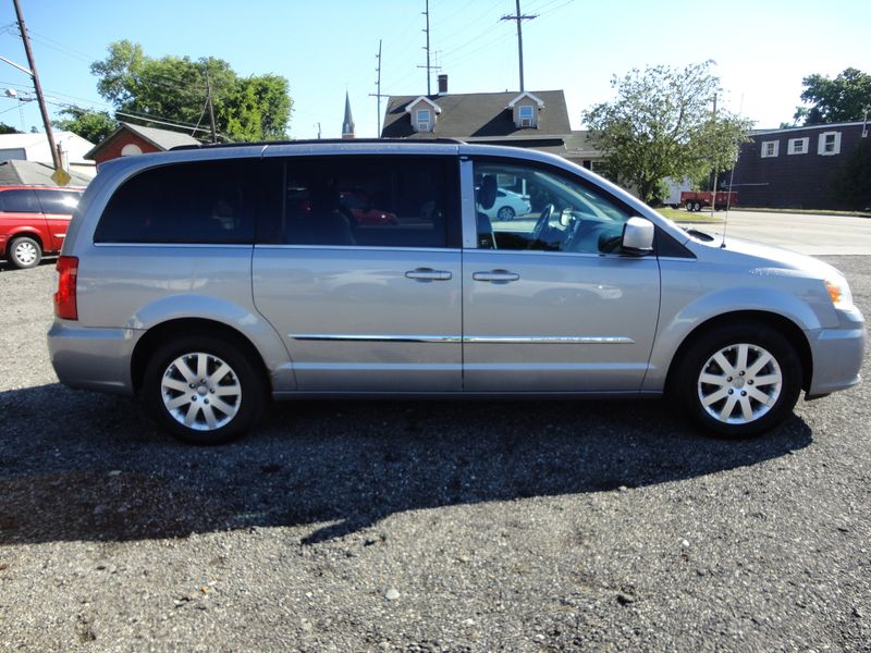 2014 Chrysler Town & Country TouringImage 6