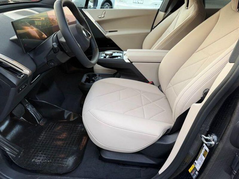 New 2026 BMW iX xDrive45Image 17