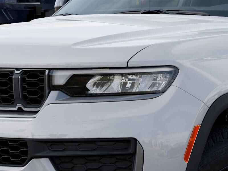 New 2026 Jeep Grand Cherokee Laredo Altitude 4x4