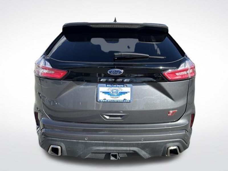2022 Ford Edge ST photo 3
