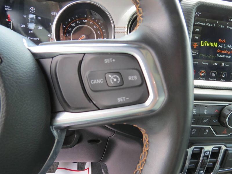 Used 2022 Jeep Gladiator High Altitude 4x4 4dr Crew Cab 5.0 ft. SBImage 18