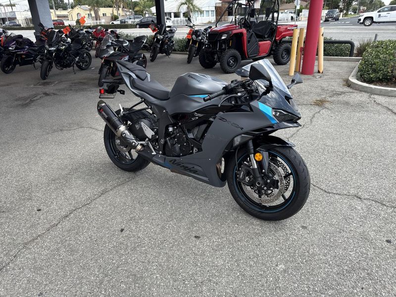 Used 2025 Kawasaki NINJA ZX-6R Image 10