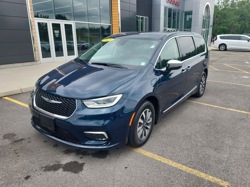 Used 2023 Chrysler Pacifica Hybrid LimitedImage 1