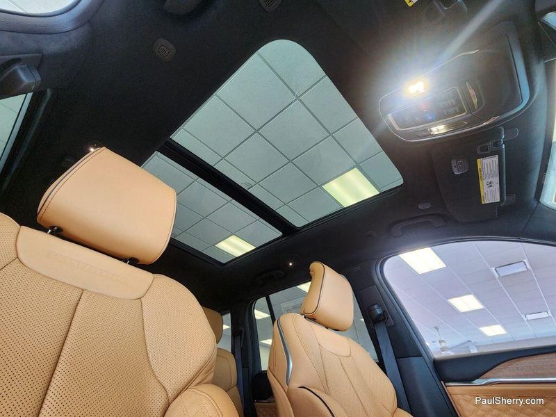 New 2025 Jeep Grand Cherokee Summit Reserve 4x4Image 3