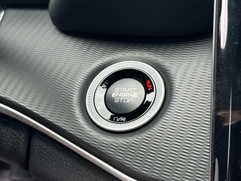 New 2026 Jeep Grand Cherokee L Laredo 4x2