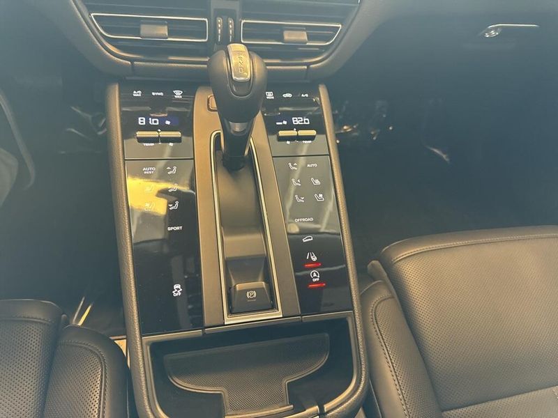2023 Porsche Macan 