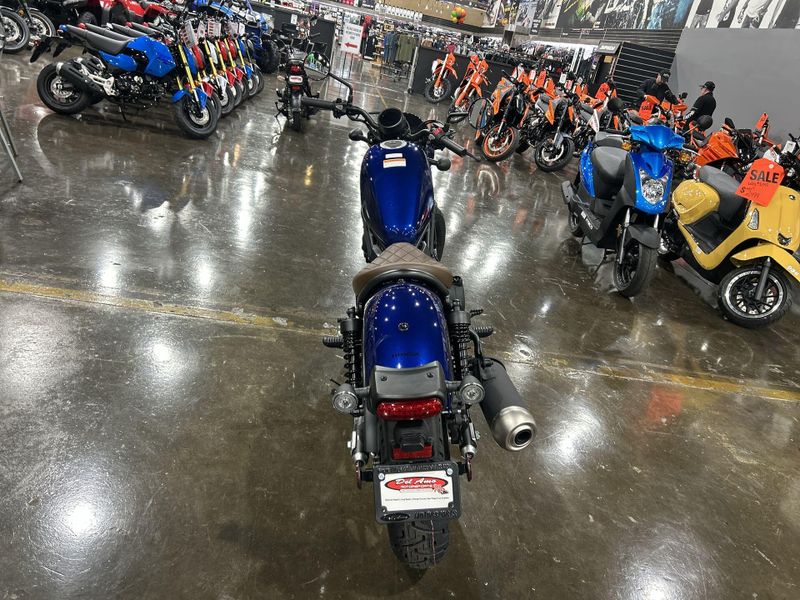 2025 Honda REBEL 500 ABS SE  in a PEARL BLUE exterior color. Del Amo Motorsports of Redondo Beach (424) 390-7811 delamomotorsports.com 