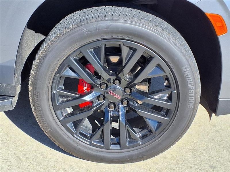 Used 2022 GMC Yukon SLEImage 10