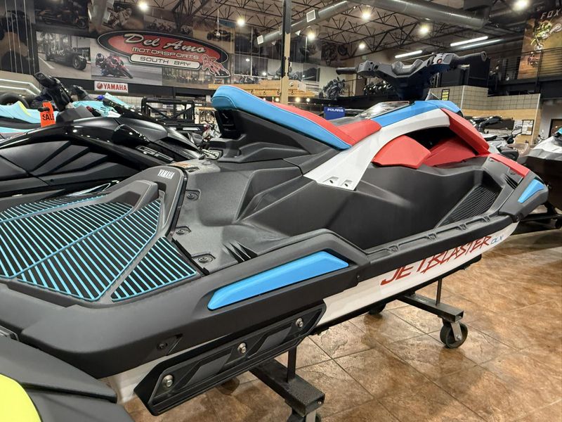 2025 Yamaha JETBLASTER DLX (2UP) Image 14